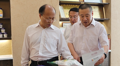 內蒙古自治區(qū)政協(xié)黨組書記、主席李秀領考察、調研我公司