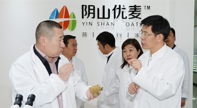 內蒙古自治區(qū)政府副主席黃志強考察、調研我公司